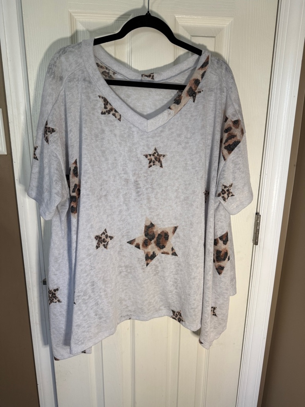 White V-Neck Star Print Top with Leopard Accents